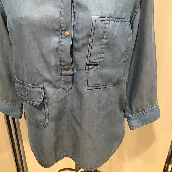 Trina Turk Blue Chambray Top Size Medium - Picture 3 of 4